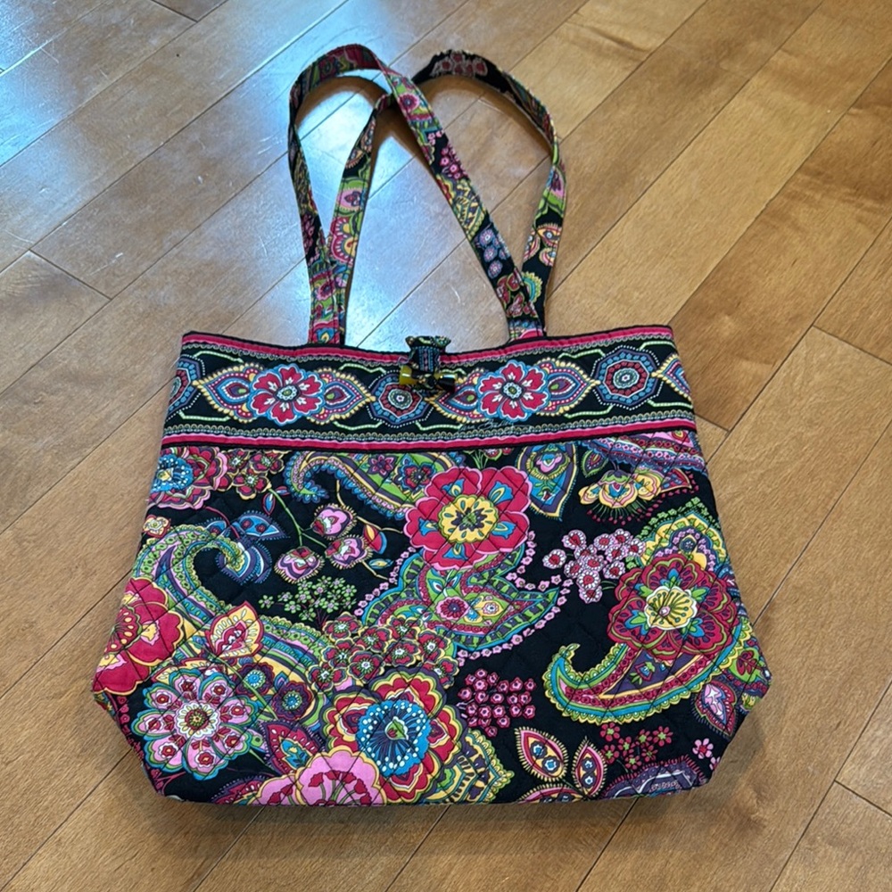 Very Bradley Floral Patterned Purse